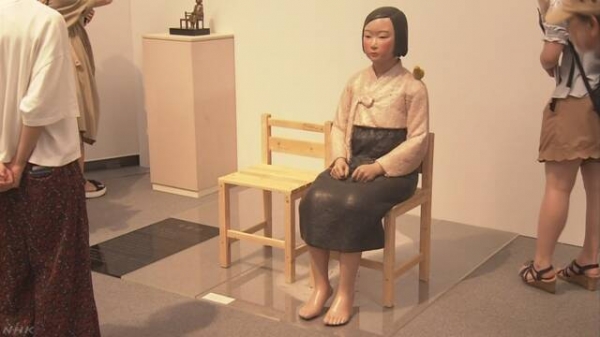 일본 아이치(愛知)현에서 개최 중인 국제예술제 '아이치 트리엔날레 2019' 실행위원회가 김운성김서경 작가의 '평화의 소녀상'을 포함한 기획전 '표현의 부자유전· 그 후' 전시를 3일 돌연 중단했다. 철거되기 전 전시됐던 평화의 소녀상 모습. ⓒ뉴시스/NHK