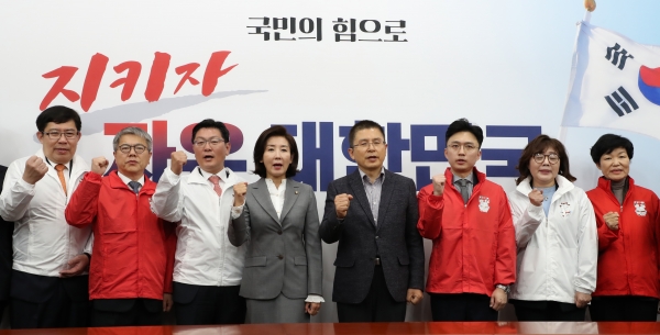 31일 제1차 자유한국당 영입인재 환영식에 참석한 이진숙 전 대전MBC 사장(사진 맨 오른쪽) ⓒ 뉴시스