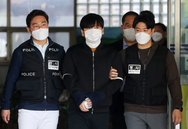 '스토킹 살인사건' 피의자 김태현이 9일 오전 서울 도봉구 도봉경찰서를 나서고 있다. ⓒ뉴시스