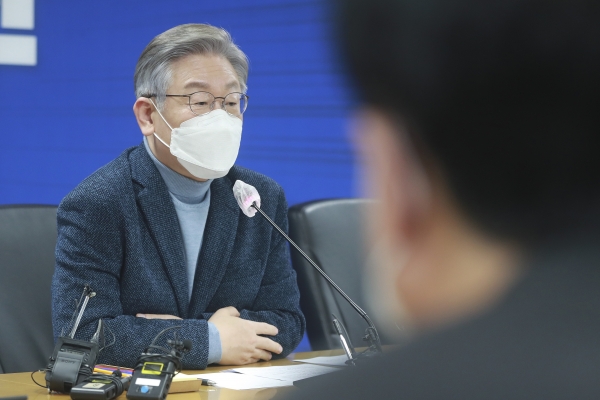 이재명 더불어민주당 대선 후보가 18일 서울 여의도 중앙당사에서 열린 '정당쇄신, 정치개혁 의원모임' 간담회에서 발언하고 있다.(국회사진기자단) ⓒ뉴시스