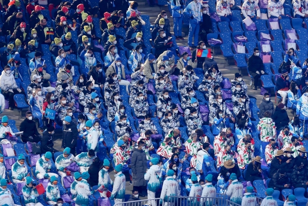 한국 패럴림픽 선수단이 13일(현지시간) 중국 베이징 국립경기장에서 열린 2022 베이징 동계패럴림픽 폐막식에 참석해 공연을 관람하고 있다. (사진=대한장애인체육회 제공) 2022.03.14. ©뉴시스