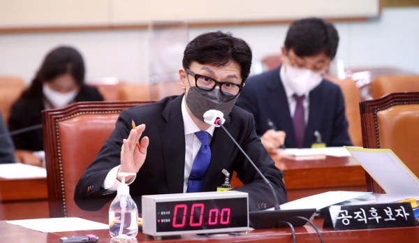 한동훈 법무부장관 후보자가 9일 서울 여의도 국회에서 열린 인사청문회에서 의원 질의에 답변하고 있다. ⓒ뉴시스