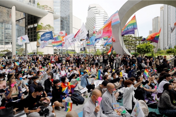 2022 국제성소수자혐오반대의날 공동행동이 14일 서울 용산역 앞에서 혐오와 차별에 반대 집회를 하고 있다. ©뉴시스