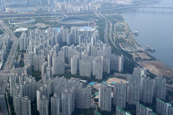 서울 송파구 서울스카이 전망대에서 바라본 강남 아파트 밀집지역 모습. ©뉴시스
