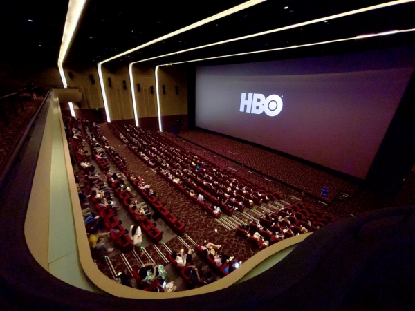 웨이브가 지난 22일 롯데시네마 월드타워에서 개최한 '하우스 오브 드래곤'의 극장 시사회장의 모습. ©PD저널