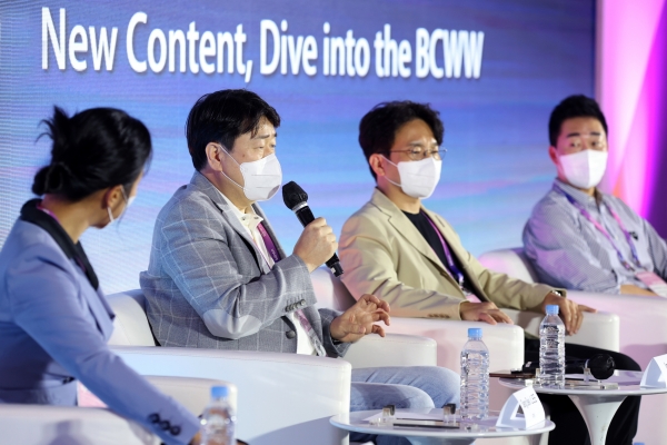 이상백 에이스토리 대표가 31일 오전 서울 동대문디자인플라자에서 열린 ‘국제방송영상마켓(BCWW) 2022' 특별세션 ’K-콘텐츠의 영향과 가능성‘에 참석해 IP의 중요성에 대해 설명하고 있다. ⓒ한국콘텐츠진흥원