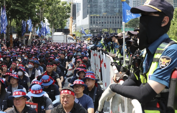 금속노조 조합원들이 31일 서울 서대문구 경찰청 앞에서 총파업대회를 하고 있다. ©뉴시스