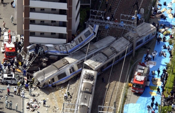 2005년 일본 아마가시키시에서 발생한 JR 열차 탈선 사고