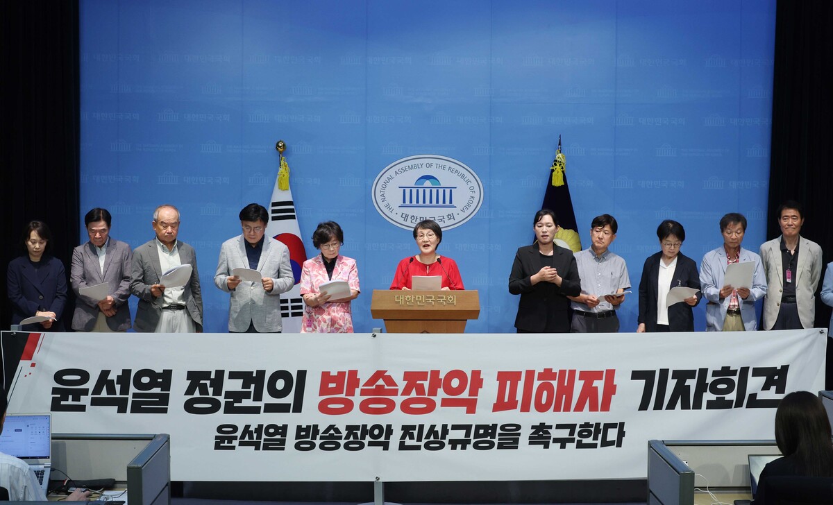 권태선 방송문화진흥회 이사장이 지난 7월 24일 오전 서울 여의도 국회 소통관에서 열린 '윤석열 정권의 방송장악 피해자 기자회견'에서 발언하고 있다.©뉴시스