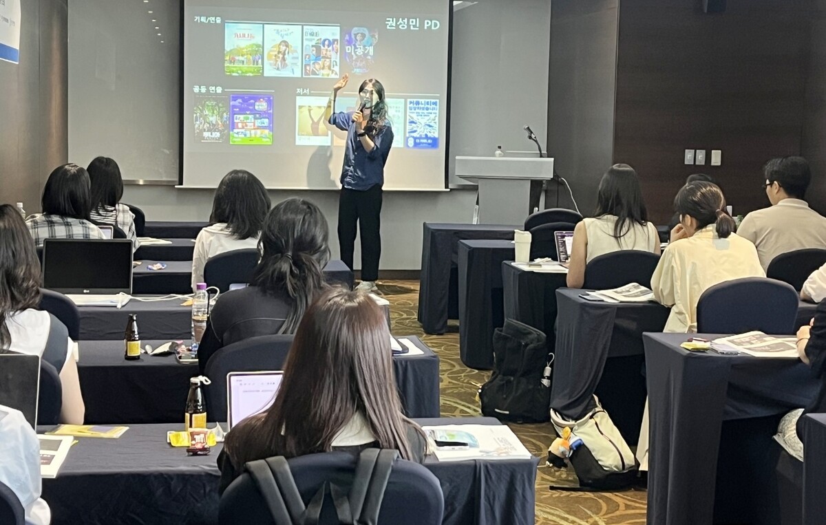 신입PD 캠프에서 강연자로 선 '더커뮤니티: 사상검증구역' 의 권성민 PD. ⓒ한국PD연합회