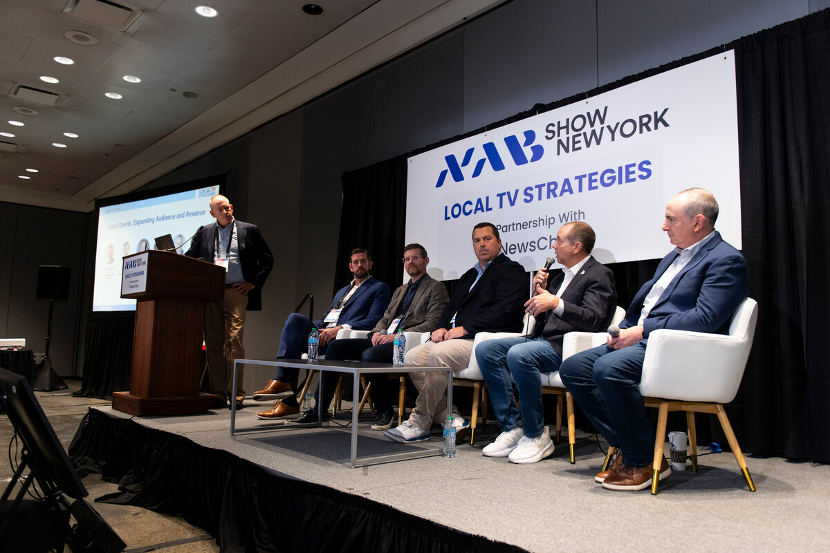 NAB쇼 뉴욕에서 열린 로컬 TV 전략 세션. 